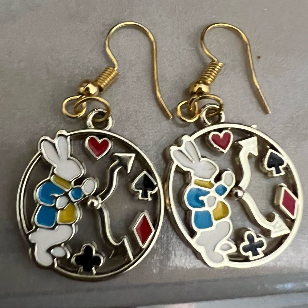 Women’s NWOT White Rabbit drop earrings.